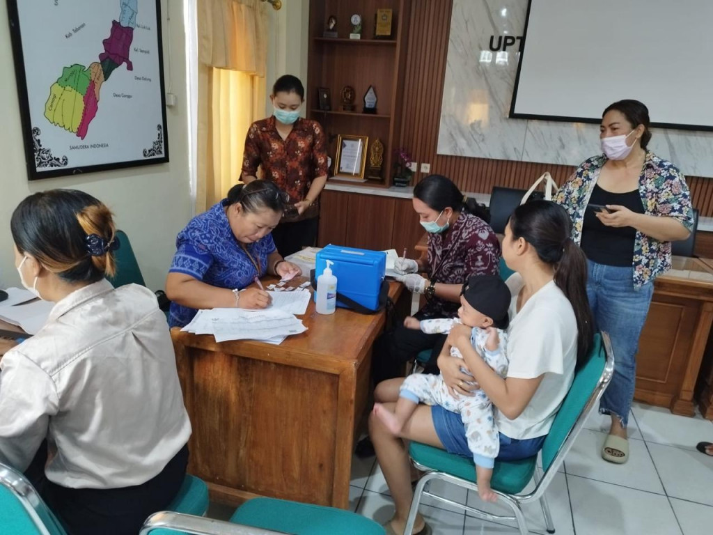 PELAKSANAAN KEGIATAN PIN POLIO DI RUANG PERTEMUAN UPTD PUSKESMAS MENGWI II